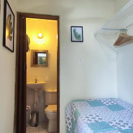 Pequena,bano Privado Boca Grande Homestay *